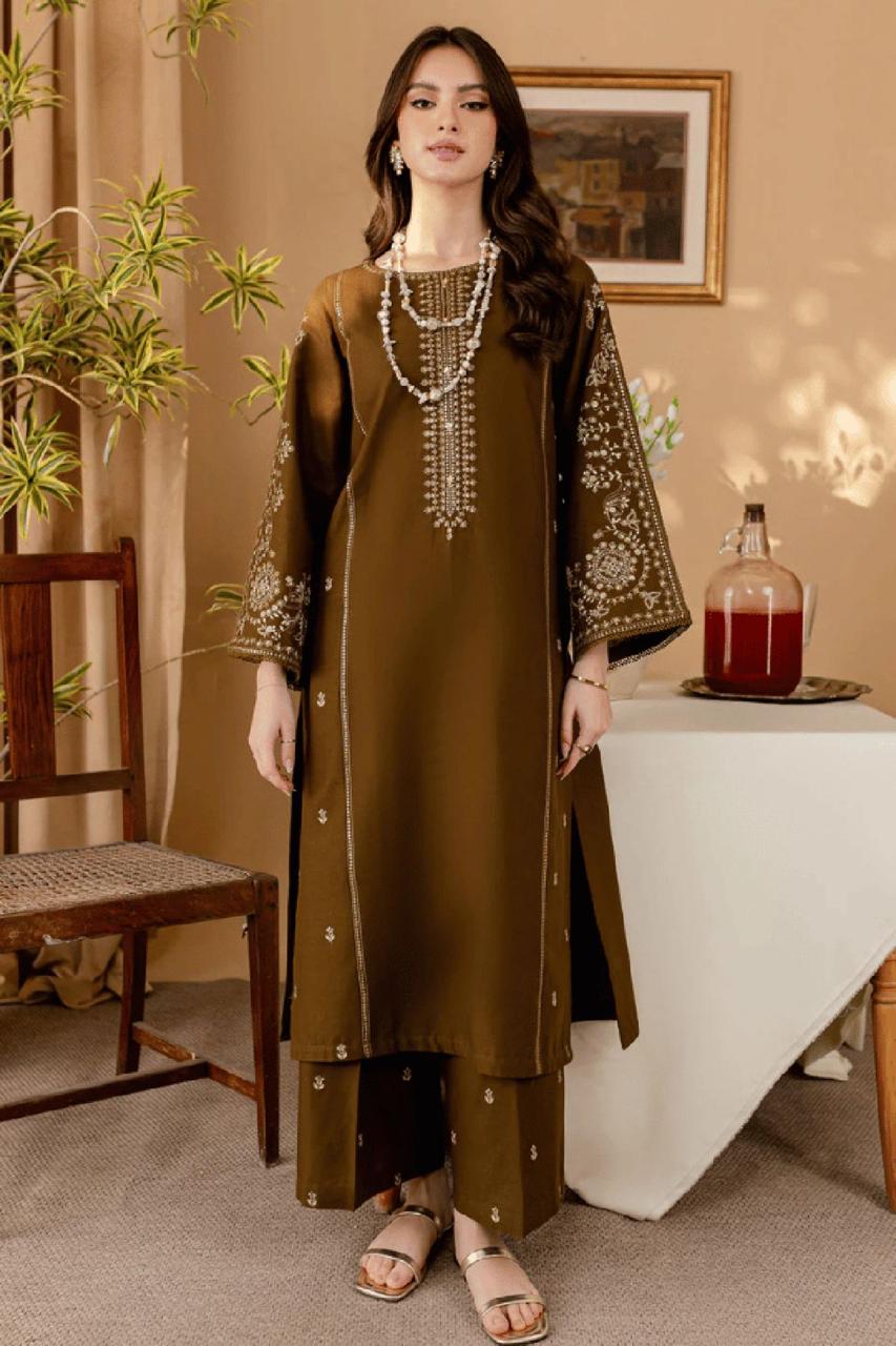 Stay Stylish This Summer With This Premium 2-piece Outfit