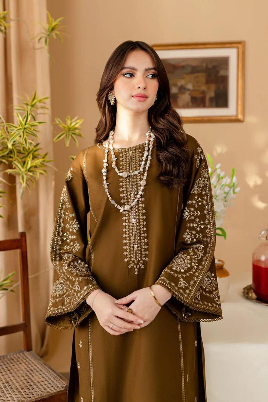 Stay Stylish This Summer With This Premium 2-piece Outfit